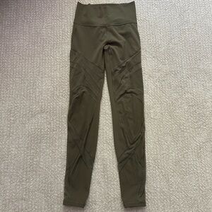 Light green Lululemon leggings with mesh detailing Size 6